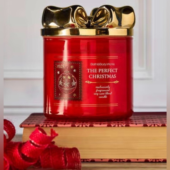 Bath and Body Works The Perfect Christmas Decorative Bow Lid 3 Wick Candle 2025 - Picture 8 of 8